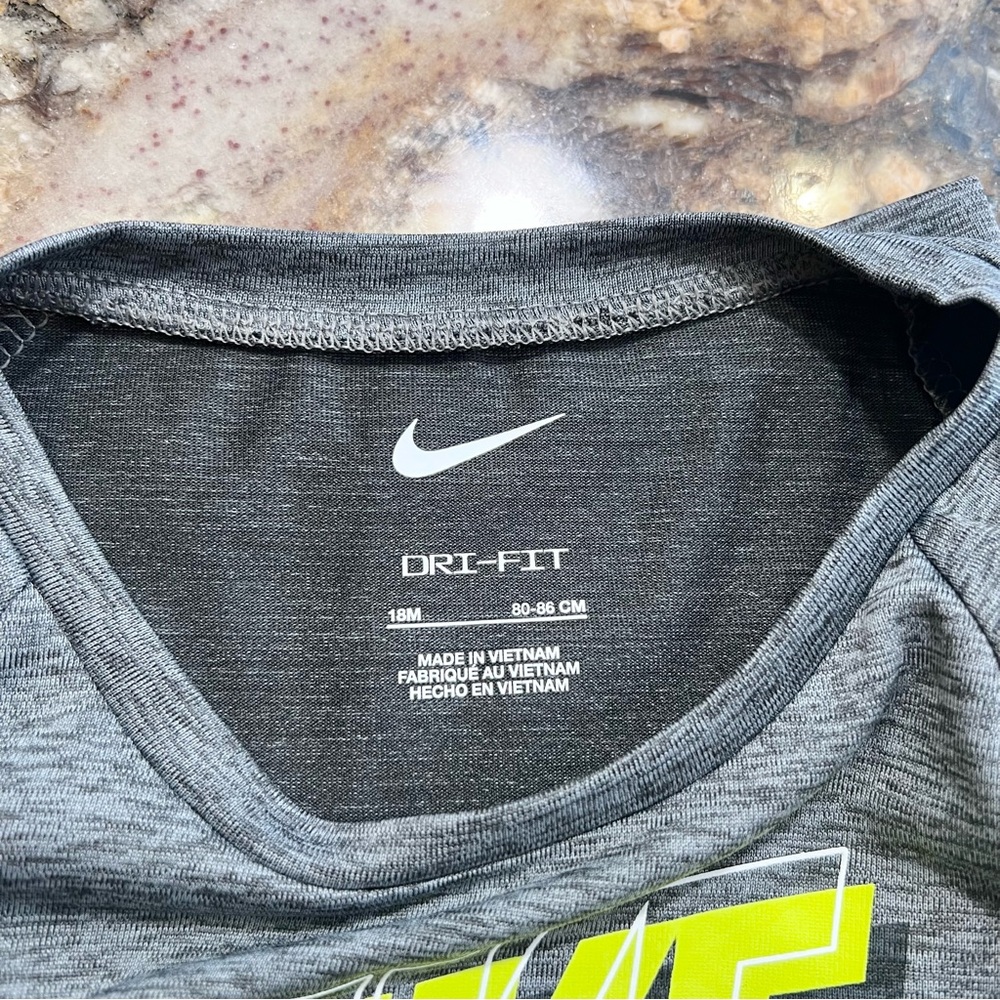 Nike T-Shirt - Picture 3 of 3